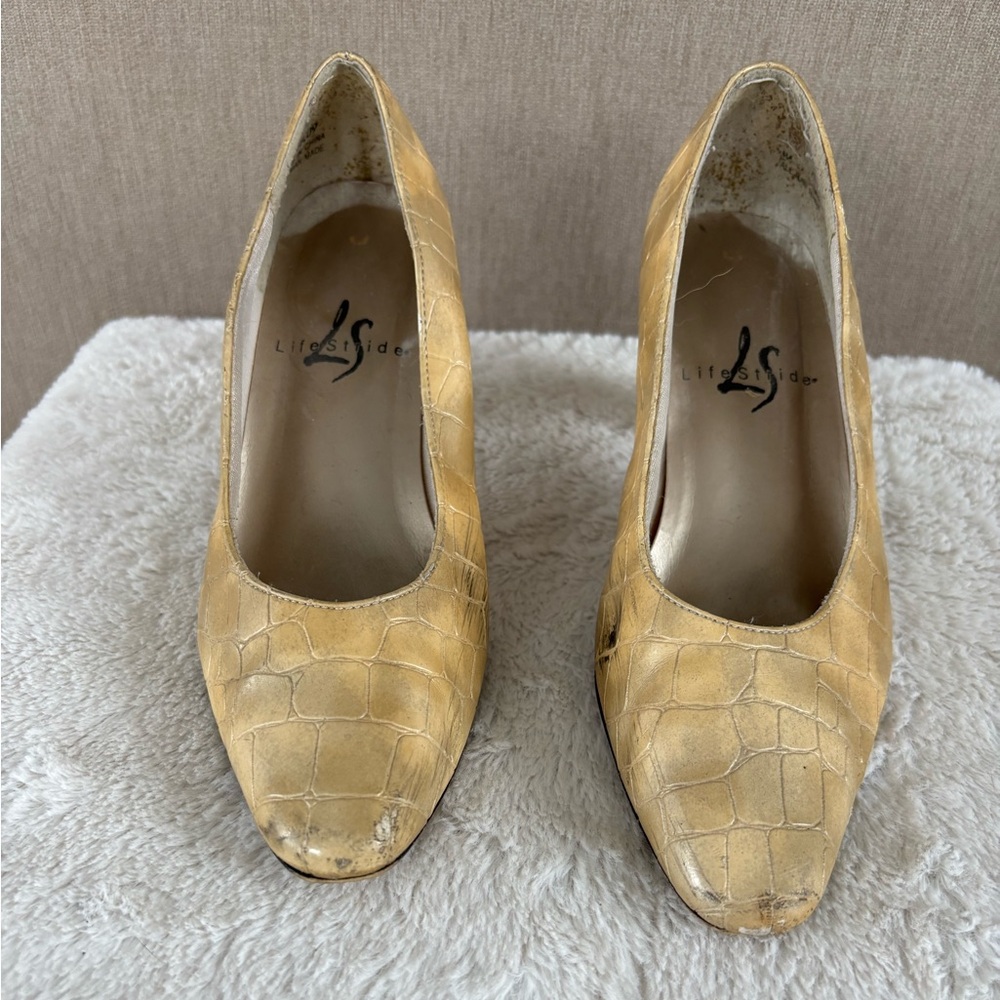 Ivory Croc Print - Size 4B
